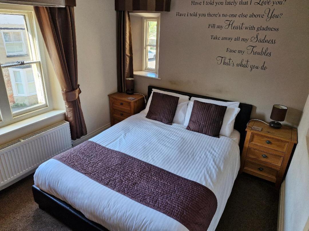 The Court House Inn Thrapston  Bagian luar foto