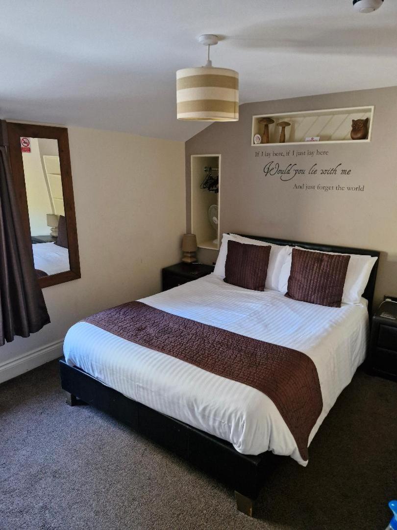The Court House Inn Thrapston  Bagian luar foto
